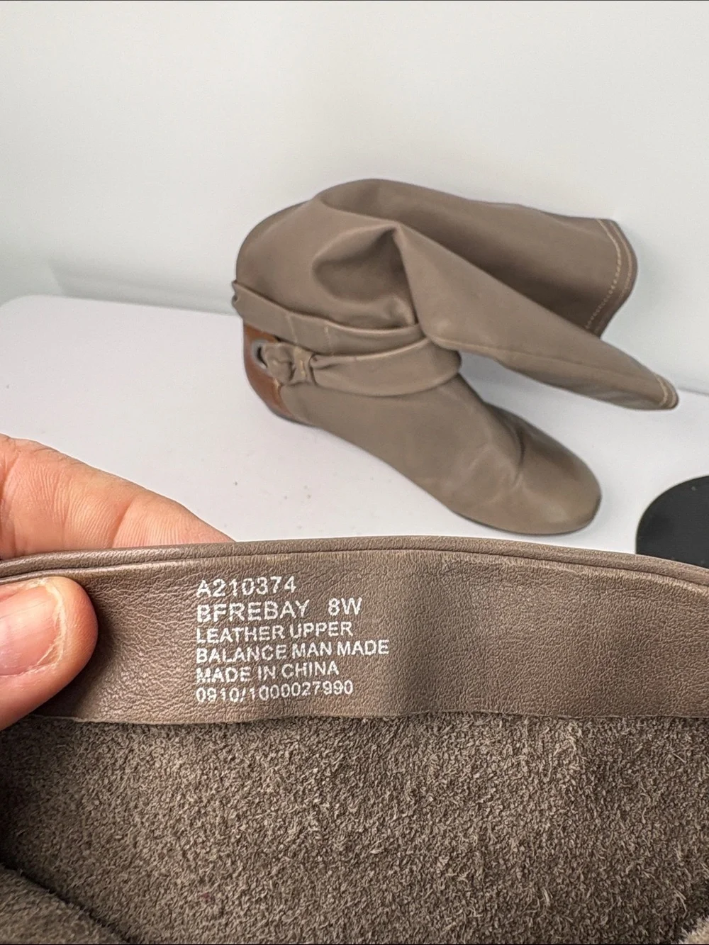🥯 b. makowskytall Leather Boots in Taupe and Brown